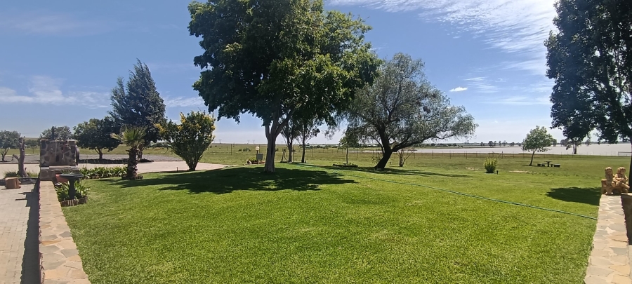 5 Bedroom Property for Sale in Oranjeville Free State